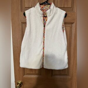 MATILDA JANE REVERSABLE  COZY SHERPA/FLORAL VEST W/POCKETS MEDIUM